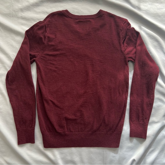 American Eagle Outfitters Burgundy V-Neck Sweater - Men’s Size S - Picture 11 of 11